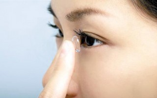 隐形眼镜戴上怎么去除，隐形眼镜戴上怎么去除异物